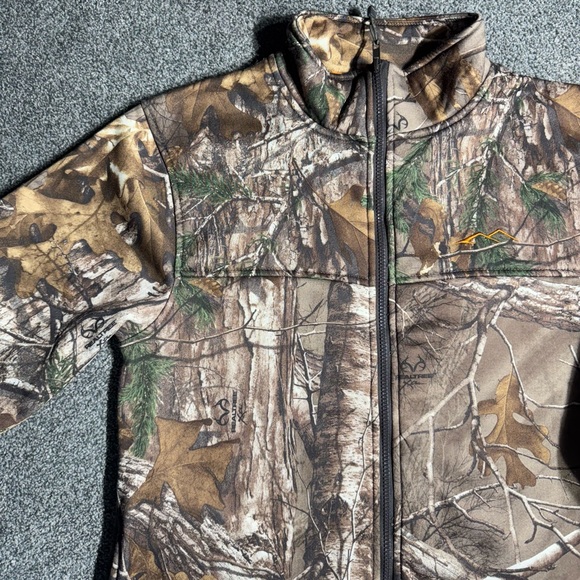 (M) Women’s Realtree Camo Zip-Up Jacket - Picture 2 of 4